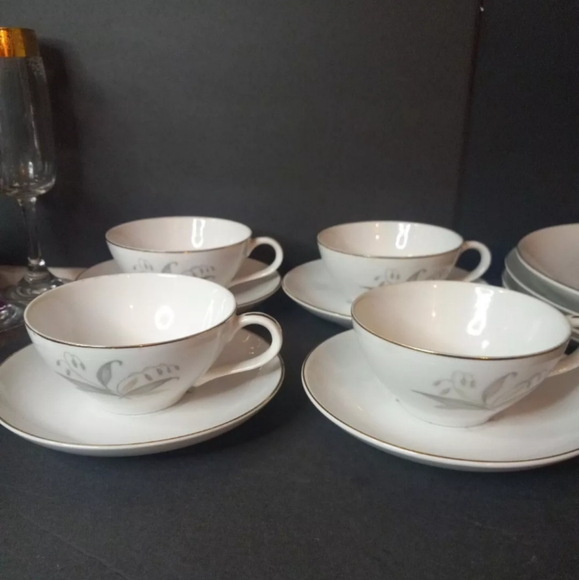 24 Piece Set Kaysons Fine China Golden Rhapsody 1961 with Gold Trim - Picture 1 of 4